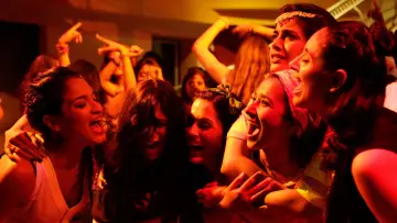 Задник до фильму"Angry Indian Goddesses" #1146471