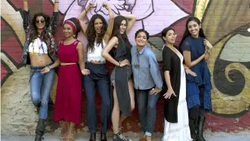 Задник до фильму"Angry Indian Goddesses" #1146475