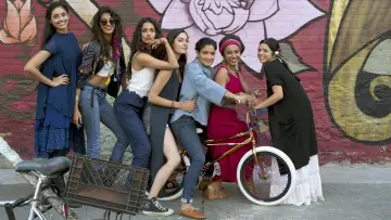 Задник до фильму"Angry Indian Goddesses" #1146476