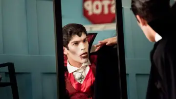 Задник до фильму"Liar, Liar, Vampire" #405801