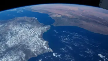 Задник до фільму "A Beautiful Planet" #417300