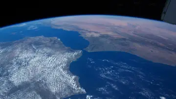 Задник до фільму "A Beautiful Planet" #417301