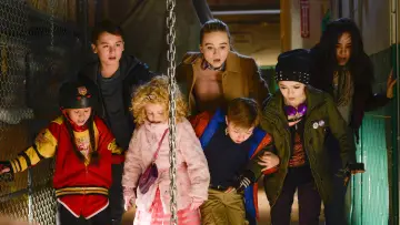 Задник до фильму"Adventures in Babysitting" #227086