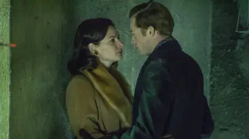 Задник до фильму"Despite the Falling Snow" #1044493
