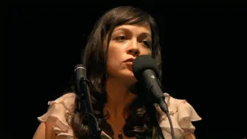 Задник до фильму"Natalia Lafourcade - Mujer Divina (Homenaje A Agustín Lara)" #1156238