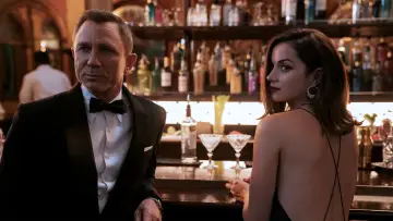 Задник до фильму"007: Не час помирати" #219408