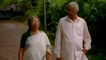 Задник до фільму "ഒരു ചെറുപുഞ്ചിരി" #1621825