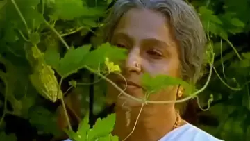 Задник до фільму "ഒരു ചെറുപുഞ്ചിരി" #1621826