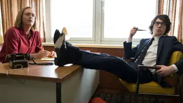 Задник до фильму"A Futile and Stupid Gesture" #282325