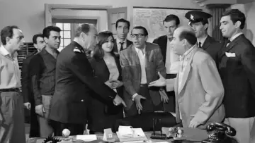 Задник до фильму"Τρελλός, Παλαβός και Βέγγος" #1161899