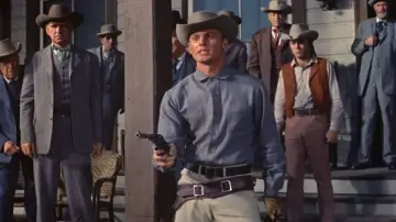 Задник до фільму "Gunman