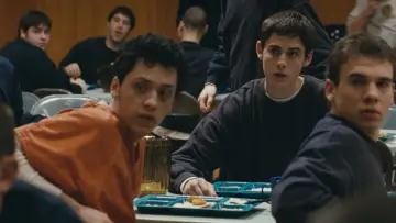 Задник до фильму"Dog Pound" #989601