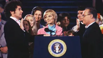 Задник до фильму"The Brady Bunch in the White House" #1062066