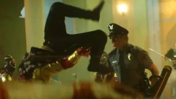 Задник до фильму"Officer Downe" #461014
