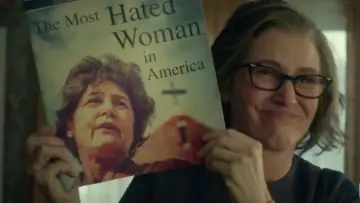 Задник до фильму"The Most Hated Woman in America" #1010960