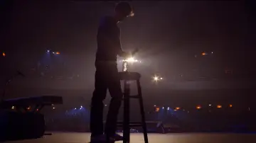 Задник до фільму "Bo Burnham: Make Happy" #1583575