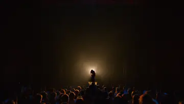 Задник до фільму "Bo Burnham: Make Happy" #1583589