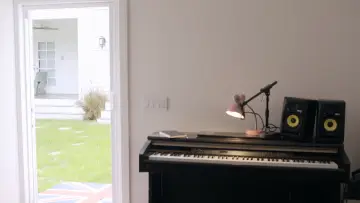 Задник до фільму "Bo Burnham: Make Happy" #1583593