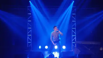 Задник до фільму "Bo Burnham: Make Happy" #1746302