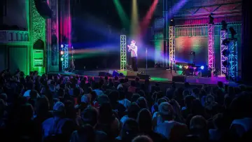 Задник до фільму "Bo Burnham: Make Happy" #178990