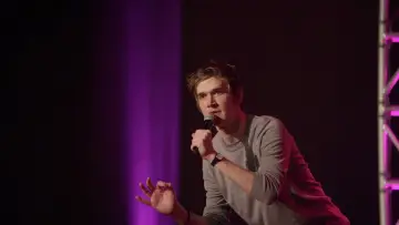 Задник до фільму "Bo Burnham: Make Happy" #178992