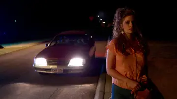 Задник до фільму "Hounds of Love" #304515