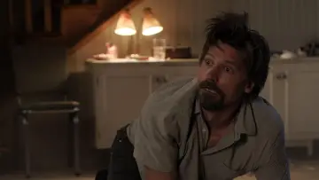 Задник до фильму"Small Crimes" #403909