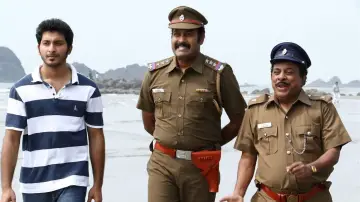Задник до фільму "மீண்டும் ஒரு காதல் கதை" #1148302