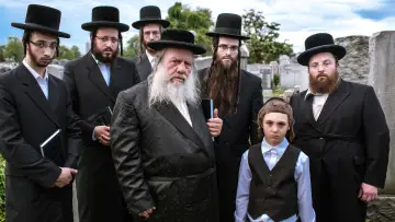 Задник до фільму "Menashe" #716231