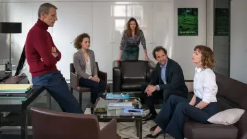 Задник до фильму"Corporate" #497822