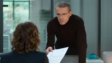 Задник до фильму"Corporate" #497823