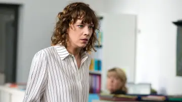 Задник до фильму"Corporate" #497824
