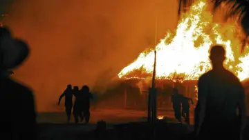 Задник до фільму "Спочатку вони вбили мого батька" #218107