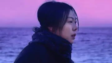 Задник до фильму"밤의 해변에서 혼자" #1038807