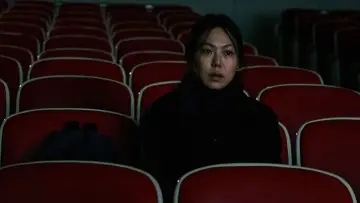 Задник до фильму"밤의 해변에서 혼자" #400064