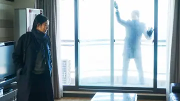 Задник до фильму"밤의 해변에서 혼자" #400066