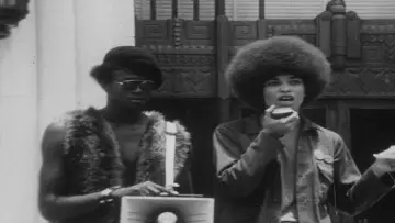 Задник до фильму"Angela Davis: Portrait of a Revolutionary" #1169807