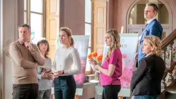 Задник до фільму "Love Blossoms" #495056