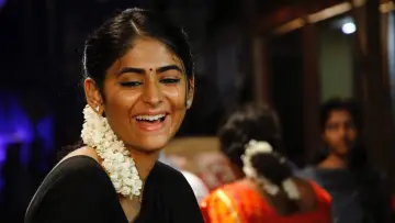 Задник до фильму"குப்பத்து ராஜா" #1157537