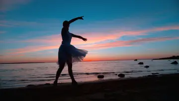 Задник до фільму "Awaken" #1913507