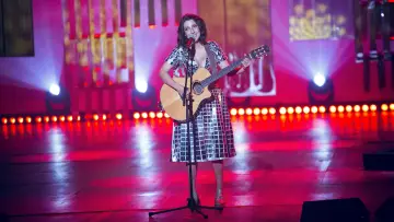 Задник до фільму "Especial de Ano Todo com Clarice Falcão" #1263497