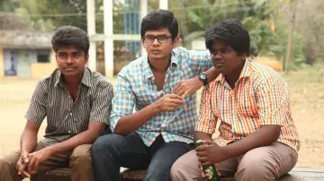 Задник до фильму"பள்ளிப் பருவத்திலே" #1163953