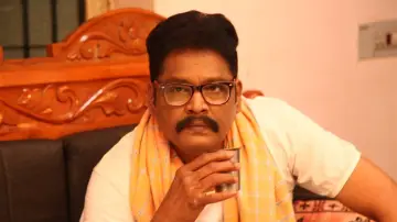 Задник до фильму"பள்ளிப் பருவத்திலே" #1163956