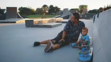 Задник до фильму"Minding the Gap" #433841