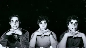 Задник до фильму"Three Identical Strangers" #425643