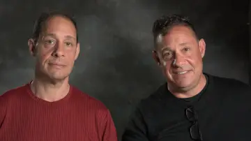Задник до фильму"Three Identical Strangers" #425651