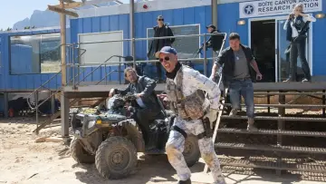 Задник до фільму "Тремтіння землі 6: Холодний день у пеклі" #324830