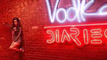 Задник до фільму "Vodka Diaries" #972322