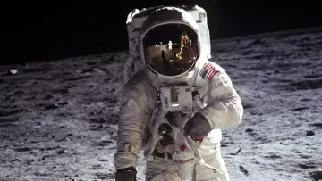 Задник до фильму"Apollo 11: The Untold Story" #1146046