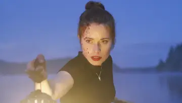 Задник до фильму"What Keeps You Alive" #481785